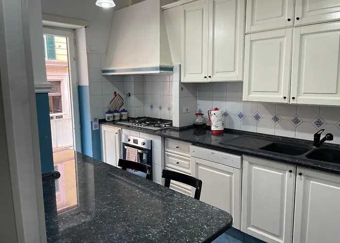 Vatican Vibes - 5 Minutes From The Pope * Rom